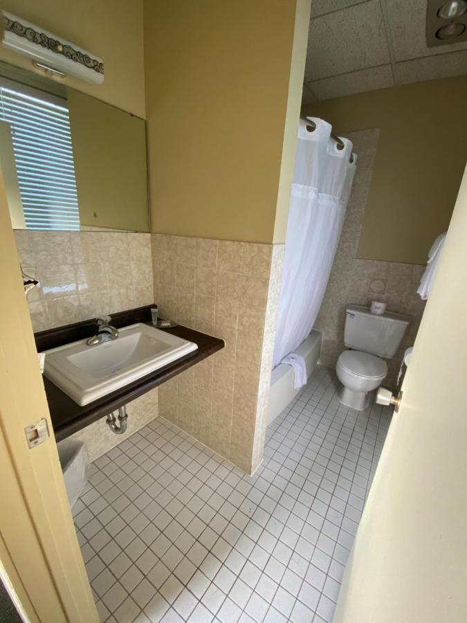 Hotel Bedford Goderich Bagian luar foto